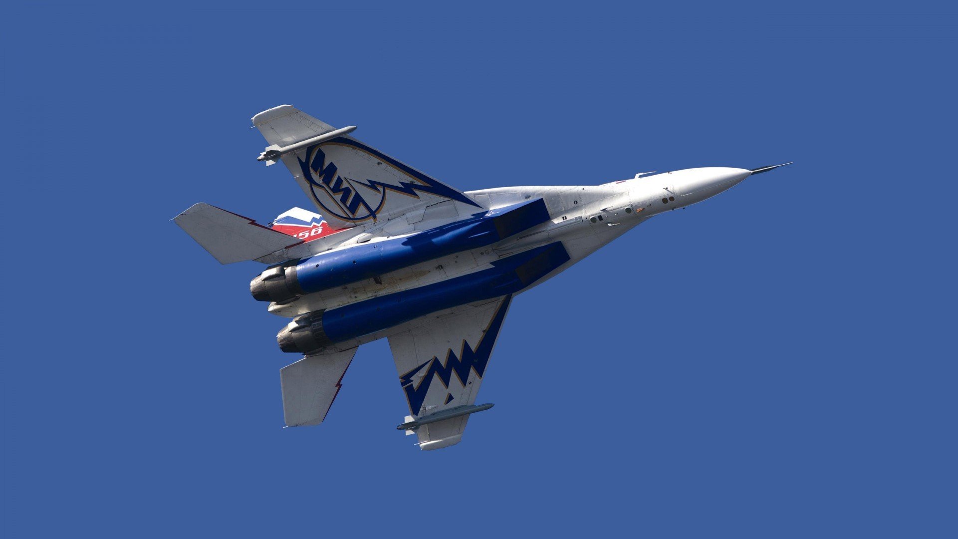 爱游戏体育客户端-后场篮板球是否应该由控卫处理启动，后场篮板和前场篮板的区别